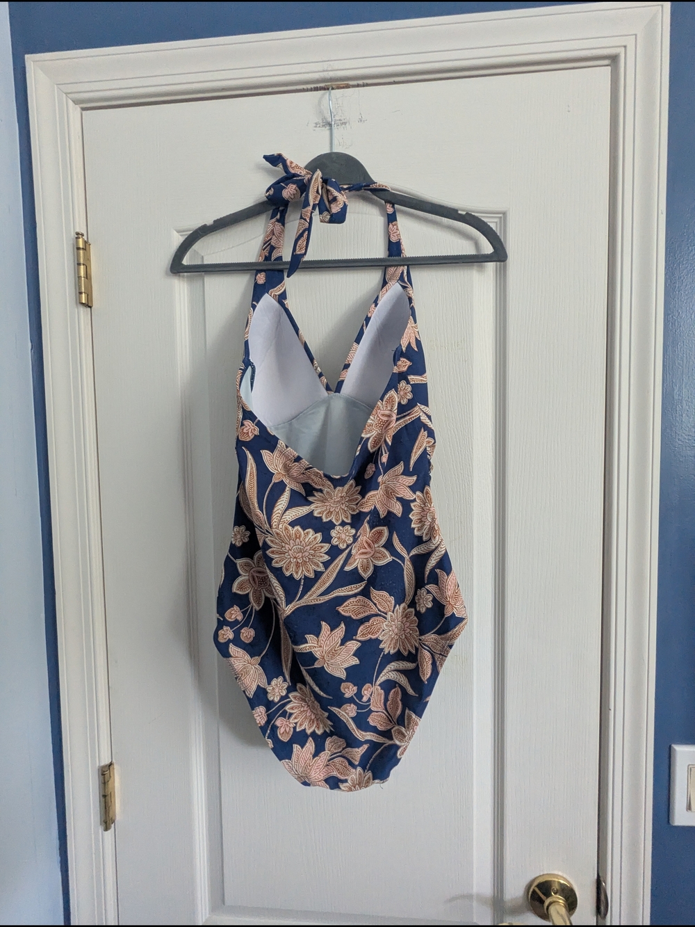 Cupshe Floral Navy Halter One-Piece Swimsuit with Peach Blooms - Picture 2 of 4